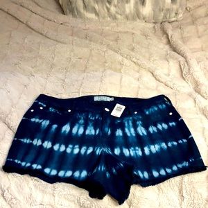 Torrid mid rise indigo tie dye Jean shorts